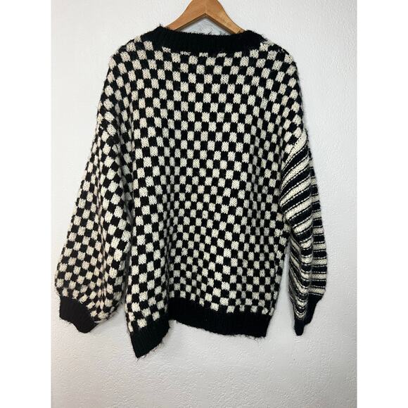 Blu Pepper Delaney Checkered Knit Sweater Round Crew Neckline - Picture 5 of 6